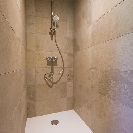 Le De La Clairiere דירה