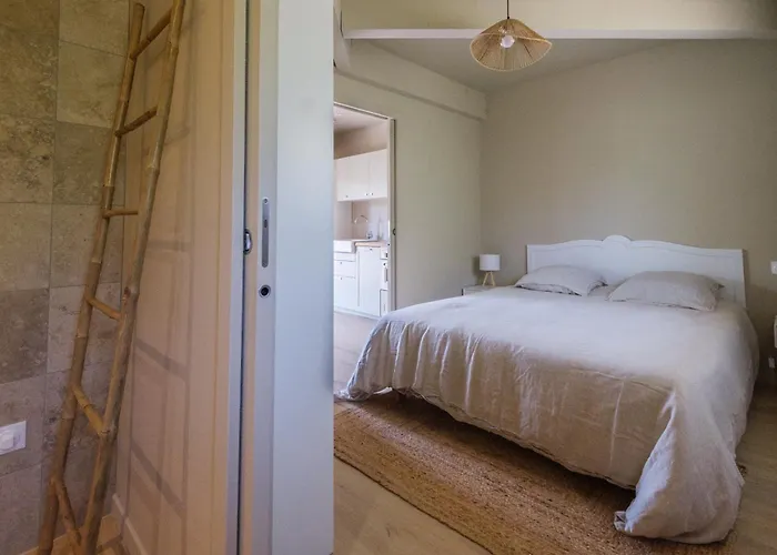 Le De La Clairiere Apartment